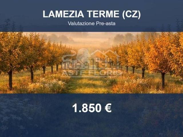 Terreno in vendita di 2175 m² in Via degli Apuli, 34