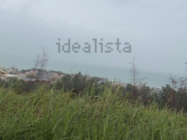 Terreno in vendita di 2100 m² in Via Montevecchio