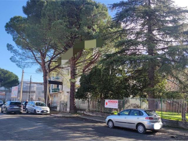 Terreno in vendita di 2100 m² in Viale del Lavoro, 116