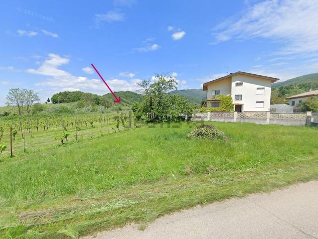 Terreno in vendita di 2130 m² in Via Zorutti