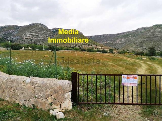Terreno in vendita di 22750 m² in Contrada Petrara
