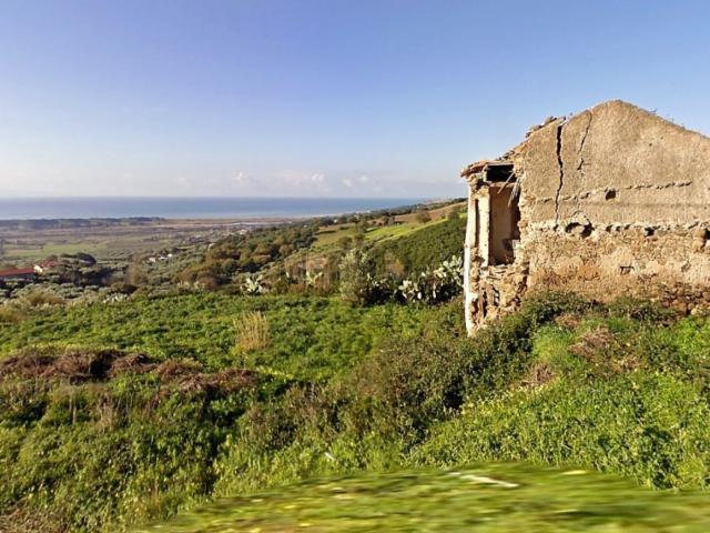 Terreno in vendita di 2200 m² in Contrada Limagria