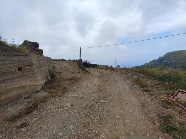 Terreno in vendita di 2200 m² in Contrada Spasale, 10