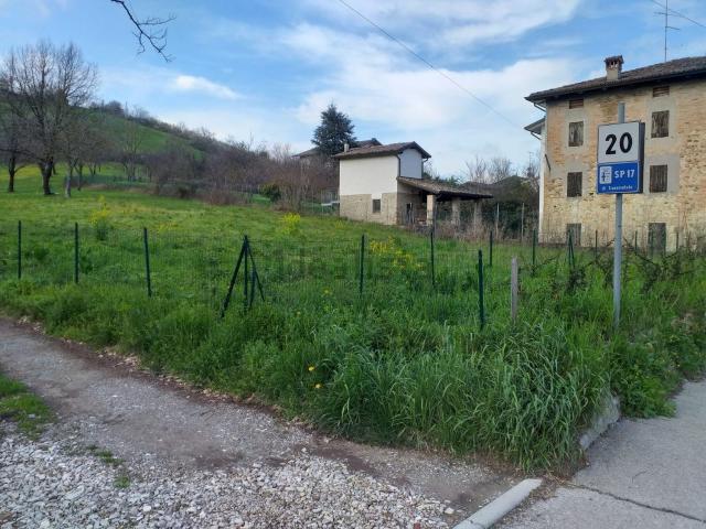 Terreno in vendita di 2200 m² in Via per Neviano