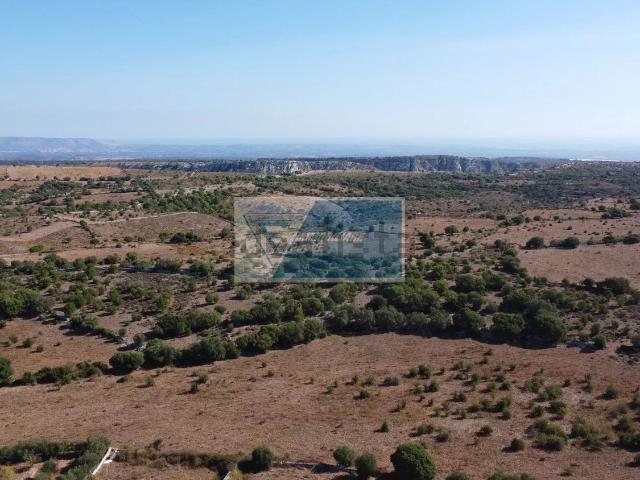 Terreno in vendita di 2200 m²