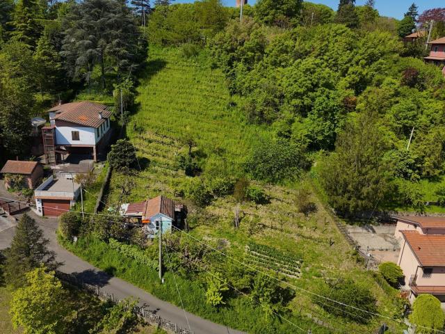 Terreno in vendita di 2238 m² in Strada Levante di Castello