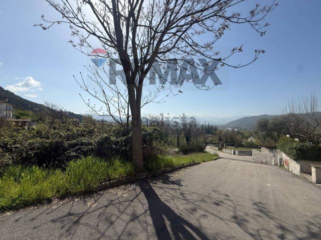 Terreno in vendita di 2344 m² in Via Monte Omo