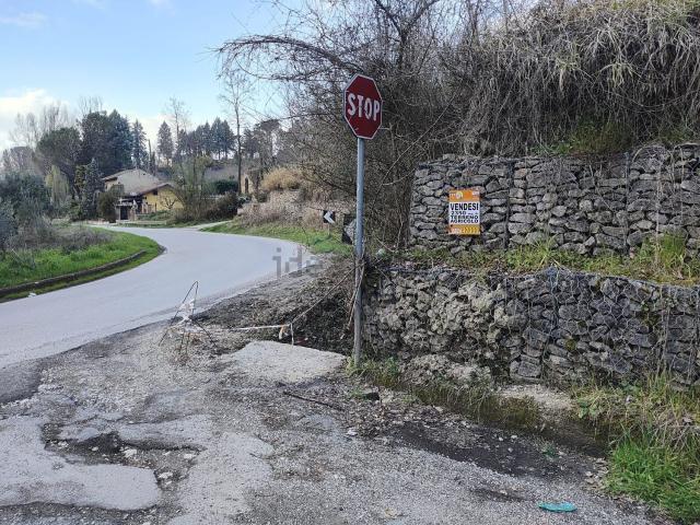 Terreno in vendita di 2350 m² in Via Avellola, 42