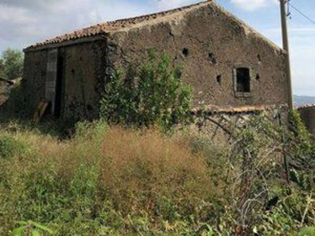 Terreno in vendita di 2360 m² in Via Domenico Nicolosi