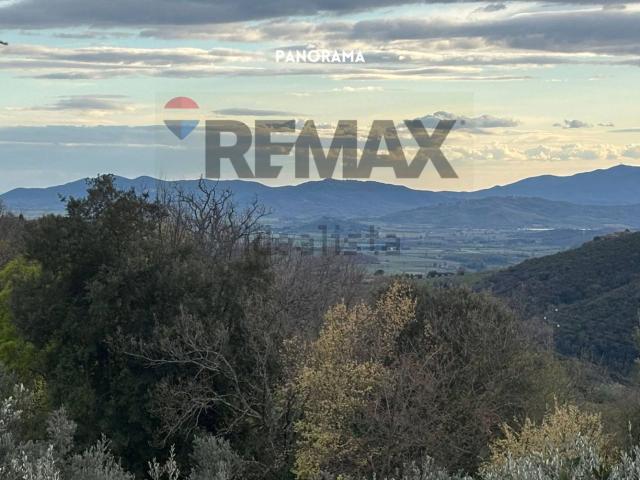 Terreno in vendita di 2300 m² in Via del Canale