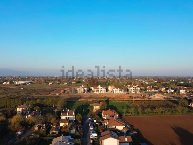 Terreno in vendita di 2300 m² in Via Enrico Toti