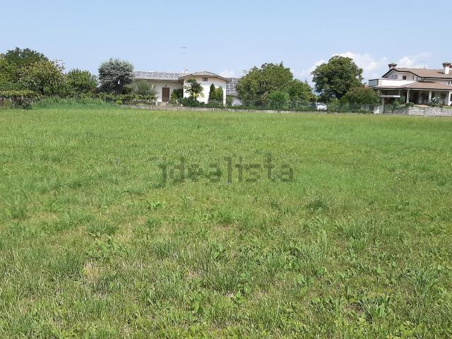 Terreno in vendita di 2300 m² in Via Pio Paschini, 24