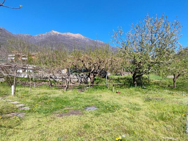 Terreno in vendita di 2300 m² in Via Ramate
