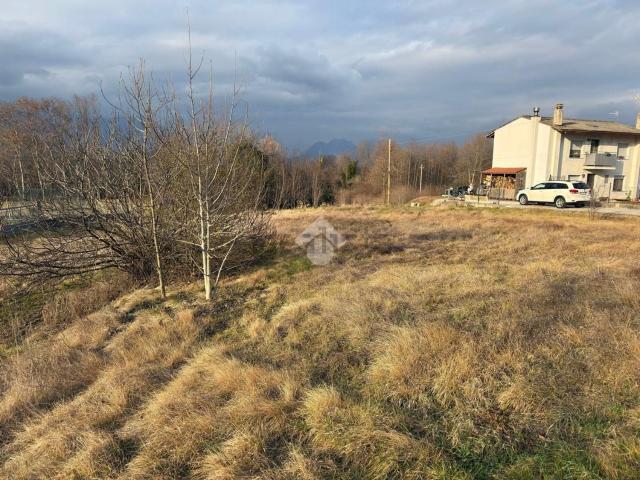 Terreno in vendita di 2453 m² in Via P. Zorutti, 63