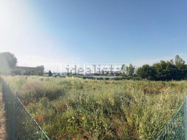 Terreno in vendita di 2499 m² in Via A. Grandi, 31