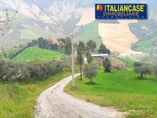Terreno in vendita di 240000 m² in Via San Giacomo, 2