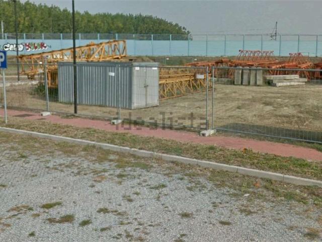 Terreno in vendita di 2409 m² in Via della Ferrovia