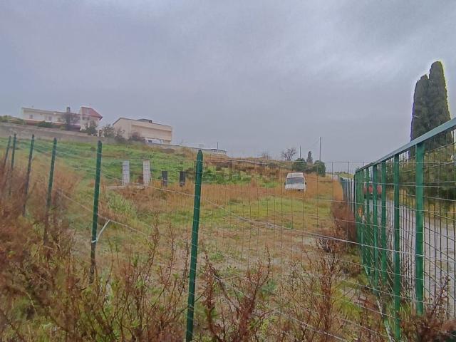 Terreno in vendita di 2550 m² in Viale Emilia, 100
