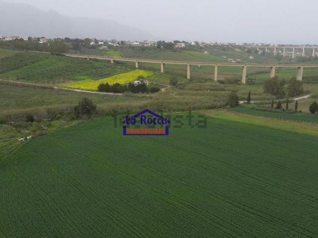 Terreno in vendita di 25926 m² in Contrada Palmeri