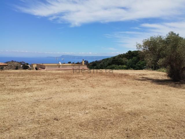 Terreno in vendita di 2500 m² in Contrada Campicello Curcuraci, 45