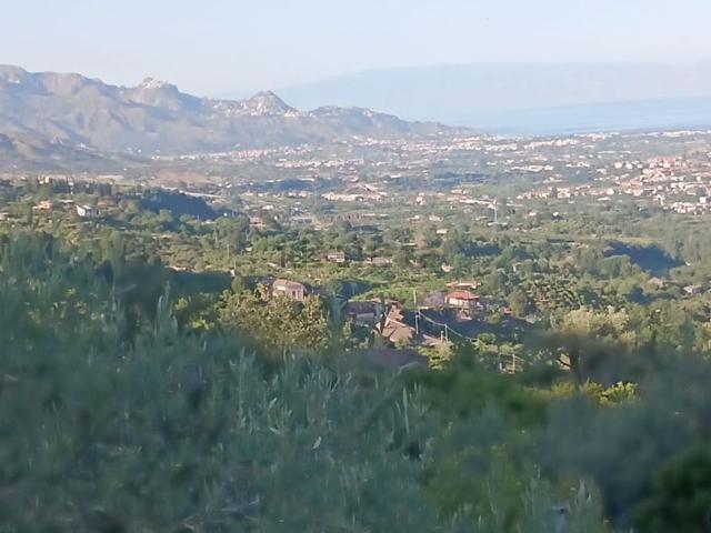 Terreno in vendita di 2500 m² in Via Domenico Nicolosi