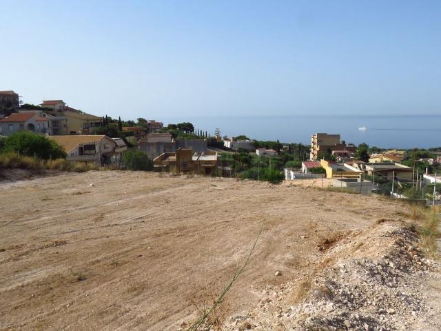 Terreno in vendita di 2678 m² in Via Delle Campanule