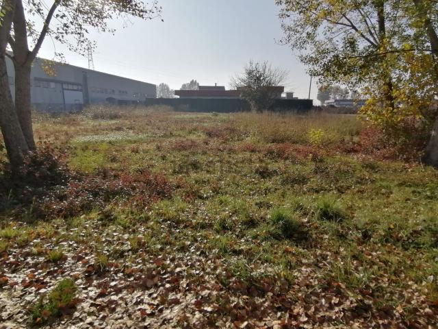 Terreno in vendita di 2600 m² in Via Torino