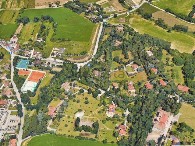 Terreno in vendita di 2750 m² in Strada Arnaldo Carloni