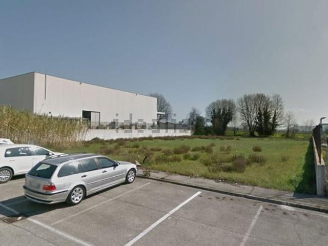 Terreno in vendita di 2752 m² in Via Aldo Moro