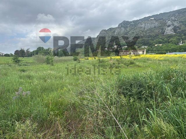 Terreno in vendita di 27885 m² in Via Solfegna Cantoni, 35