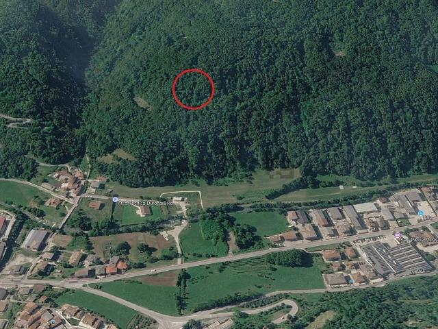 Terreno in vendita di 2700 m² in Via Lore