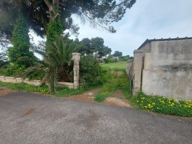 Terreno in vendita di 2700 m² in Viale dei Fornai, 8