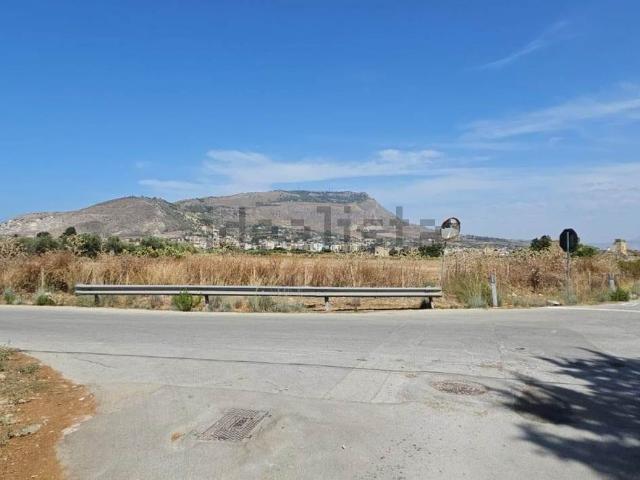 Terreno in vendita di 2735 m² in Via Ponte Salemi, 24