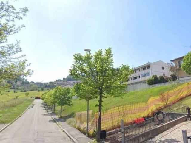 Terreno in vendita di 2888 m² in Via Emilio Alessandrini