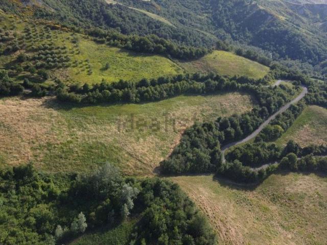 Terreno in vendita di 28000 m² in Via Capitello