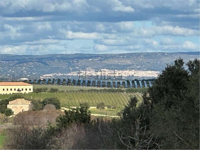 Terreno in vendita di 28000 m² in Strada Senza Nome