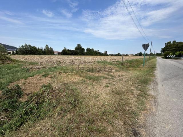 Terreno in vendita di 28050 m² in Via Monte Venda