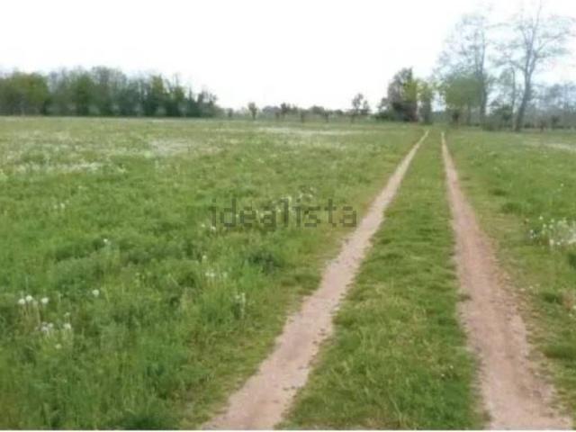 Terreno in vendita di 29838 m² in Via Monsignor Farina