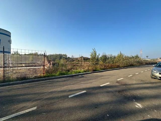 Terreno in vendita di 2997 m² in Via Umberto Terracini
