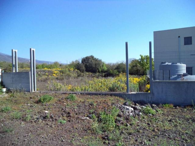 Terreno in vendita di 2900 m² in Via Galieo Galieli