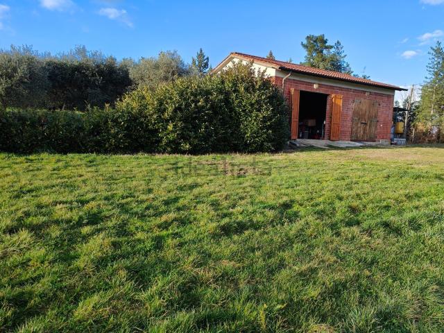 Terreno in vendita di 30000 m² in Via di Moncioni