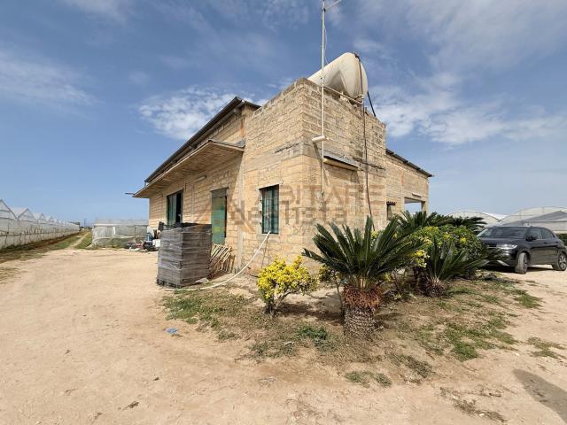 Terreno in vendita di 30000 m² in Contrada sugherazzo