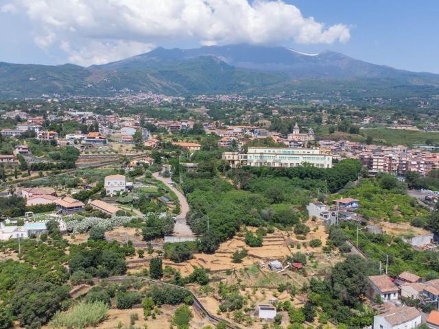Terreno in vendita di 3038 m² in Via Carroti, 63