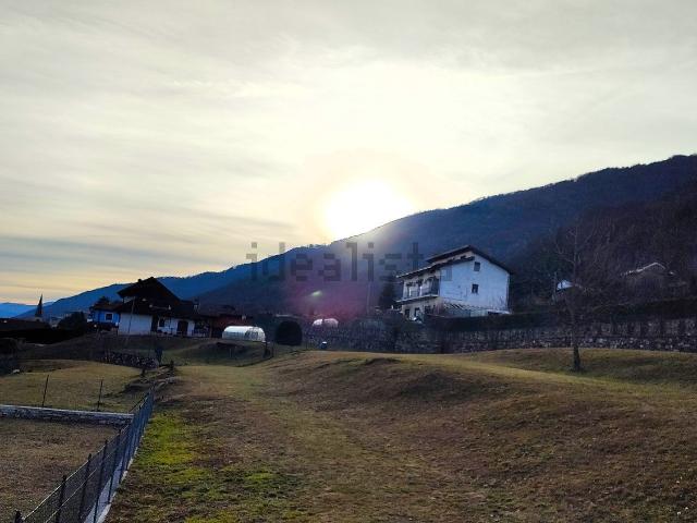 Terreno in vendita di 3194 m² in Via Crebbia