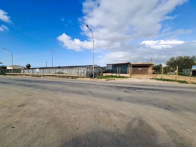 Terreno in vendita di 32000 m² in Contrada Anguilla