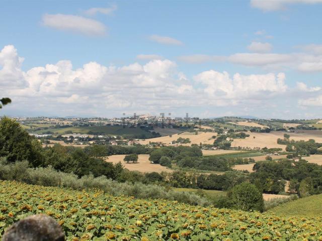 Terreno in vendita di 33490 m² in Via Sant&apos Ubaldo