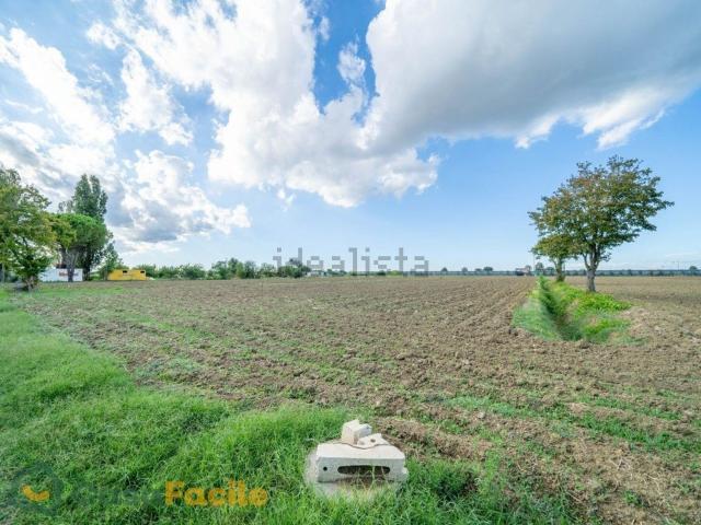 Terreno in vendita di 33600 m² in Via Pisignano, 6250