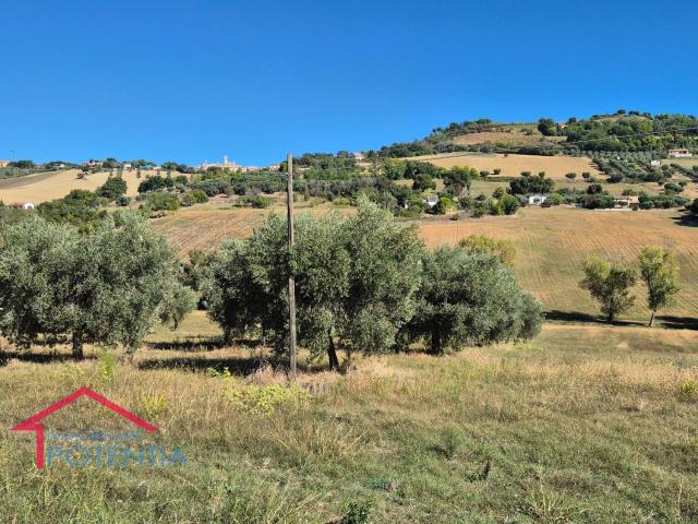Terreno in vendita di 33810 m² in Contrada Sant&apos Angelo
