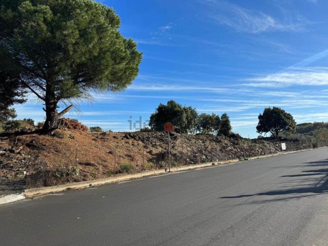Terreno in vendita di 3392 m² in Via Cristoforo Colombo