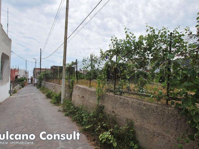 Terreno in vendita di 346 m² in Via Pontinia, 18